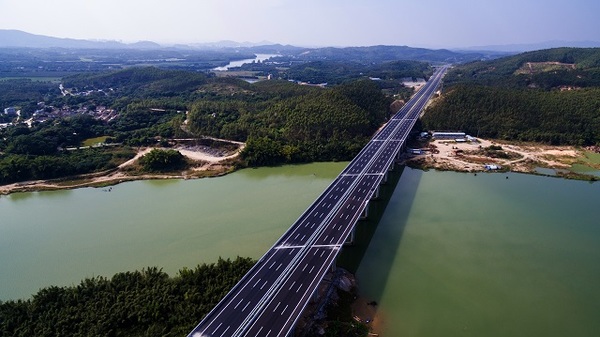 广东省揭惠高速公路，连接繁荣的纽带