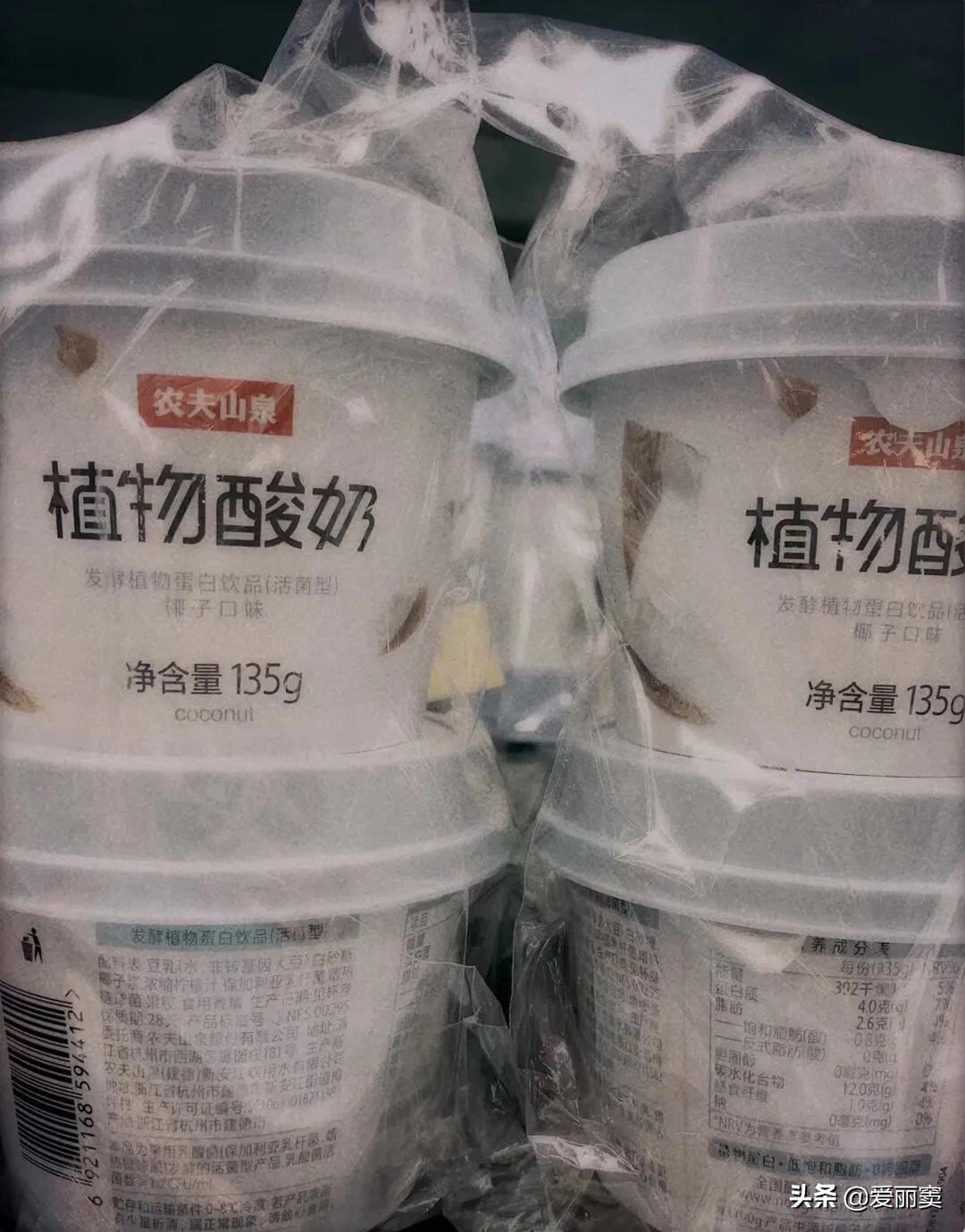 两个月宝宝能否舔苹果，探讨婴儿早期辅食引入